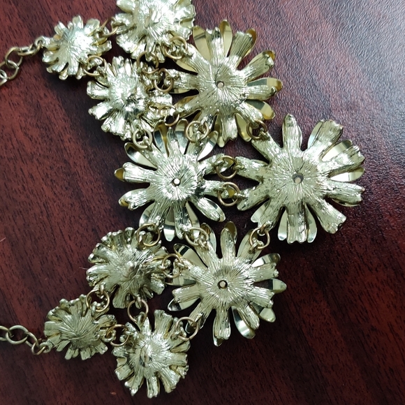 60s Inspired Boho Daisy Necklace. EUC - Picture 3 of 8